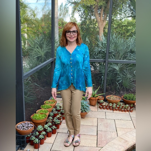 Soft Surroundings Blue V-Neck Top Size PXS With Buttons And Ruffled Hemline - Picture 2 of 11